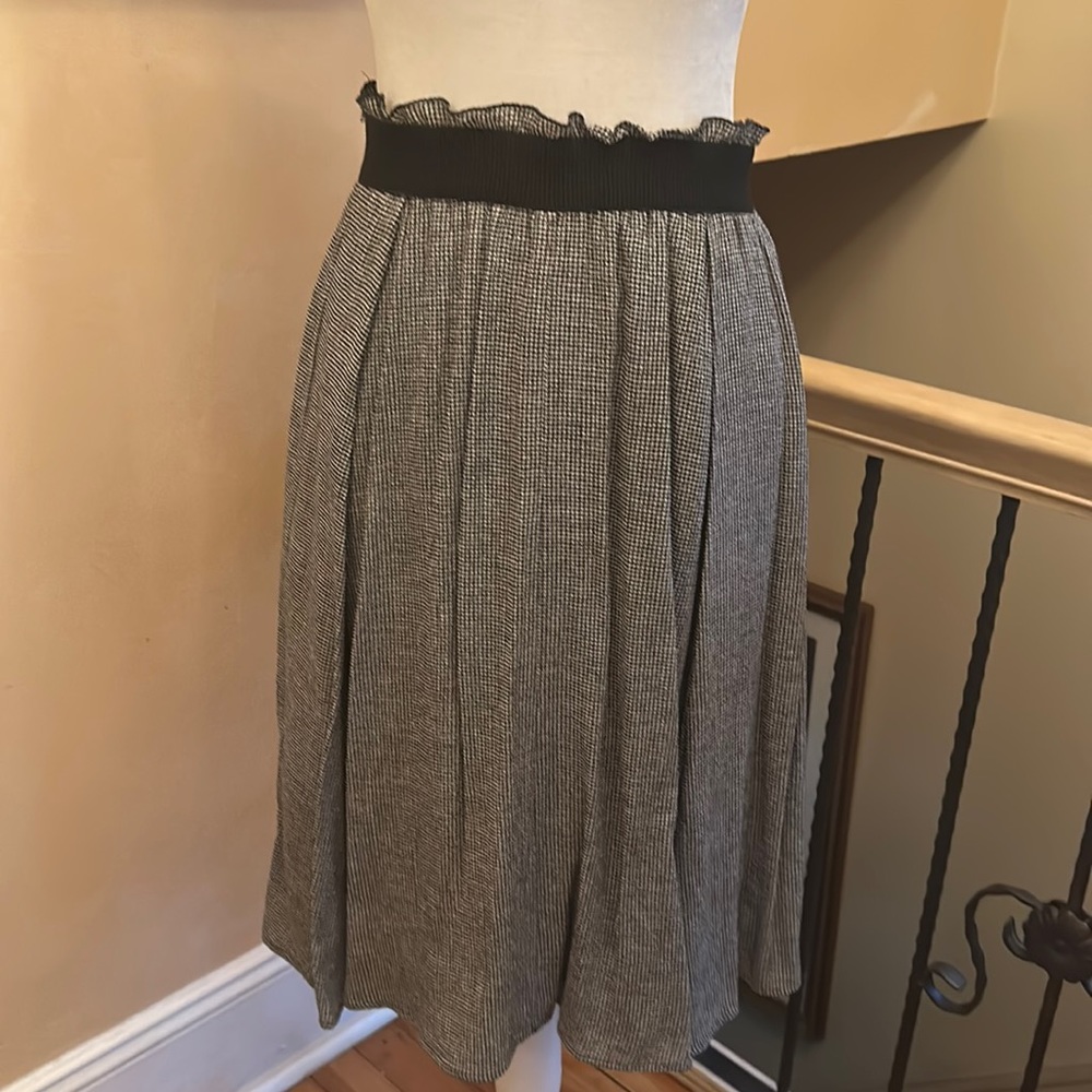 Zara Basic Elasticated & Ruffles Waistline Black & White Pleaded Skirt.